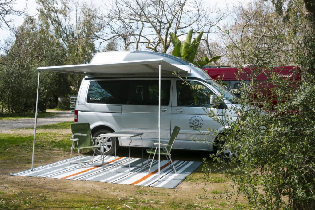 Campervan Volkswagen California in viaggio in Puglia