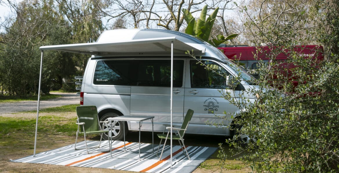 Campervan Volkswagen California in viaggio in Puglia