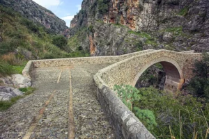 Ponte del Diavolo sul torrente Raganello a Civita
